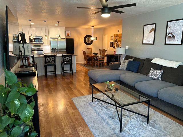 425 Autumn Dr 25, San Marcos, CA 92069