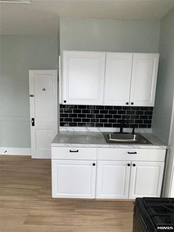 193 President Street 9, Passaic, NJ 07055