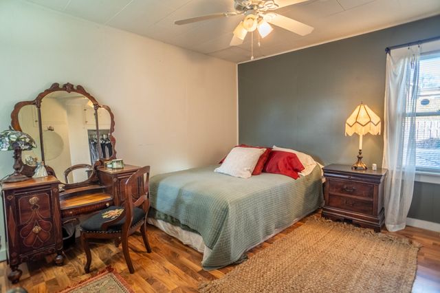 274 6th Avenue, Manistee, MI 49660