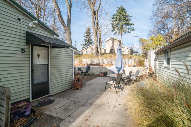 274 6th Avenue, Manistee, MI 49660