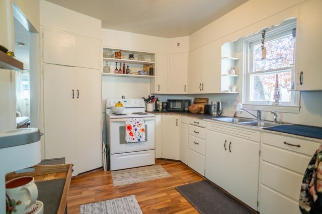 274 6th Avenue, Manistee, MI 49660