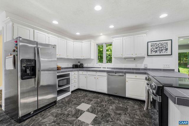 125 VINCENNES RD, Charlottesville, VA 22911