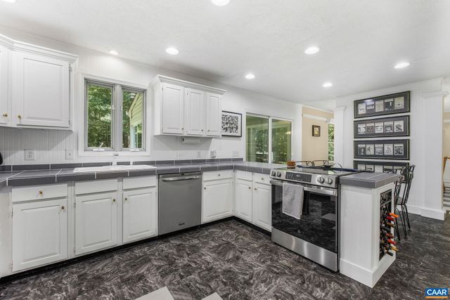125 VINCENNES RD, Charlottesville, VA 22911