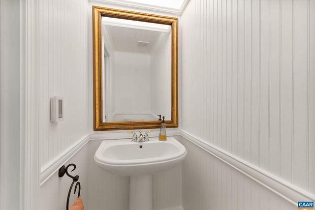 125 VINCENNES RD, Charlottesville, VA 22911