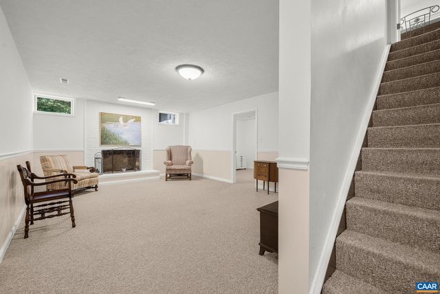 125 VINCENNES RD, Charlottesville, VA 22911