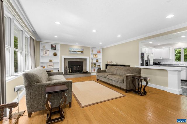 125 VINCENNES RD, Charlottesville, VA 22911