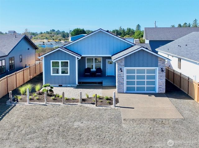 992 Alida Court SE, Ocean Shores, WA 98569