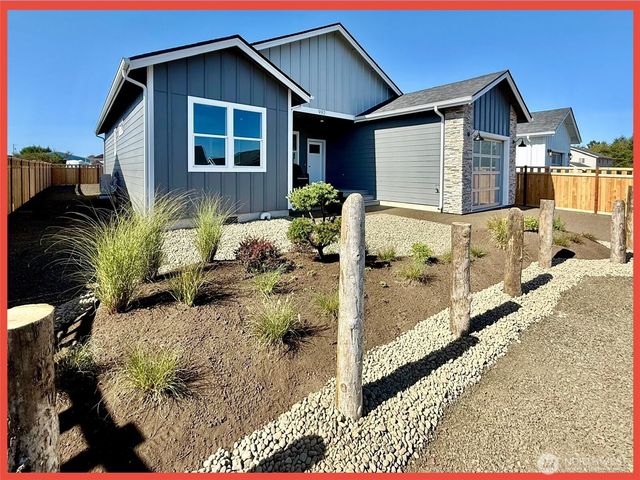 992 Alida Court SE, Ocean Shores, WA 98569