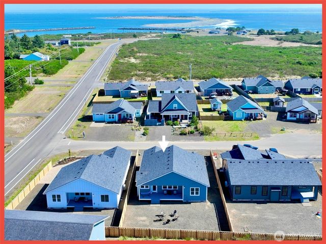 992 Alida Court SE, Ocean Shores, WA 98569