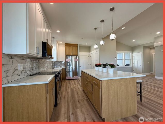 992 Alida Court SE, Ocean Shores, WA 98569