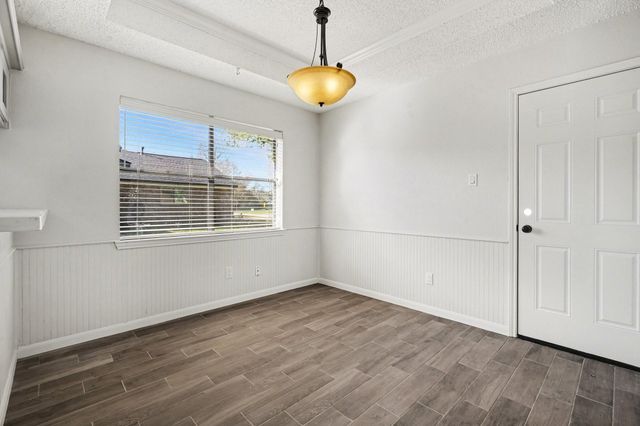 206 Forest Oaks Lane, Lake Jackson, TX 77566