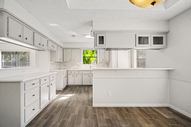 206 Forest Oaks Lane, Lake Jackson, TX 77566