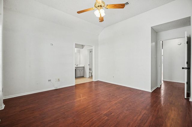 206 Forest Oaks Lane, Lake Jackson, TX 77566