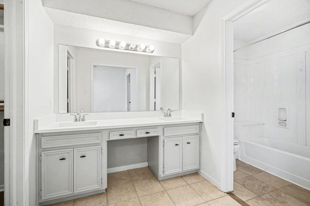 206 Forest Oaks Lane, Lake Jackson, TX 77566