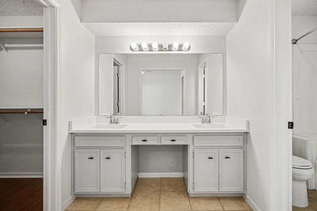 206 Forest Oaks Lane, Lake Jackson, TX 77566