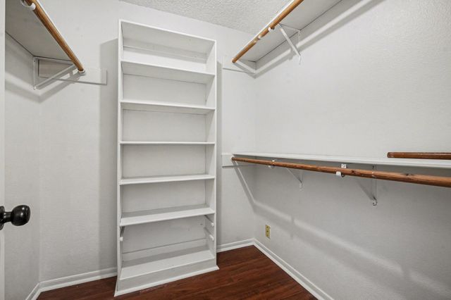 206 Forest Oaks Lane, Lake Jackson, TX 77566