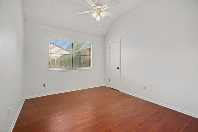 206 Forest Oaks Lane, Lake Jackson, TX 77566