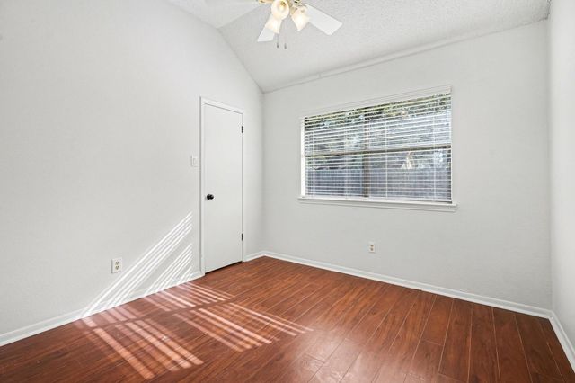 206 Forest Oaks Lane, Lake Jackson, TX 77566