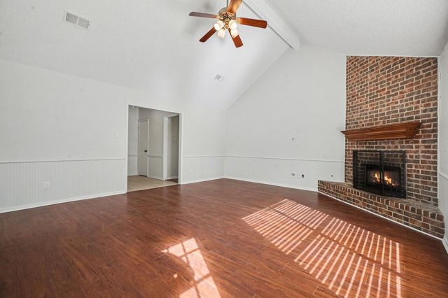 206 Forest Oaks Lane, Lake Jackson, TX 77566