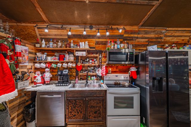 73 Spring Lake Cir, Beechgrove, TN 37018