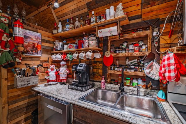 73 Spring Lake Cir, Beechgrove, TN 37018