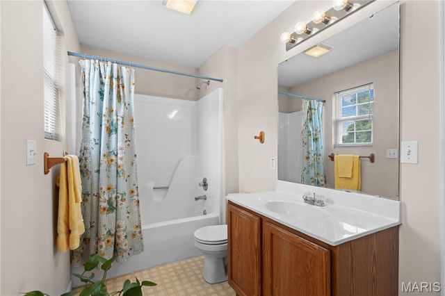 124 Northbay Court, Glen Carbon, IL 62034