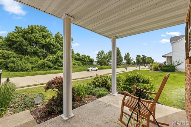 124 Northbay Court, Glen Carbon, IL 62034