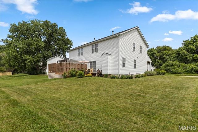 124 Northbay Court, Glen Carbon, IL 62034