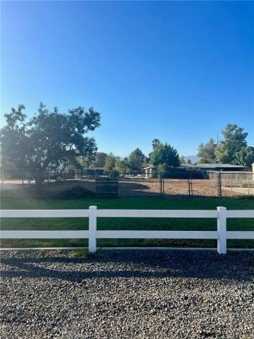 1192 Man O War, Norco, CA 92860