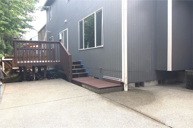 2013 103 Street E, Tacoma, WA 98445