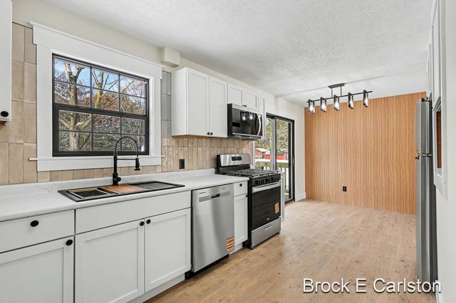 945 N Van Eyck Street, Egelston Twp, MI 49442