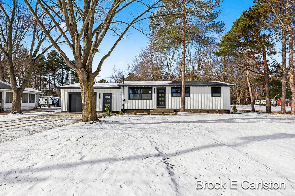 945 N Van Eyck Street, Egelston Twp, MI 49442