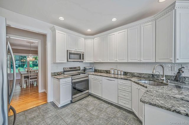 4 Holly Lane, Nissequogue, NY 11780