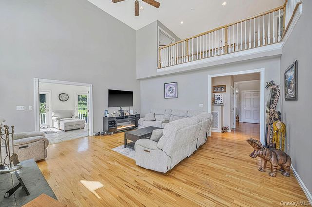 4 Holly Lane, Nissequogue, NY 11780