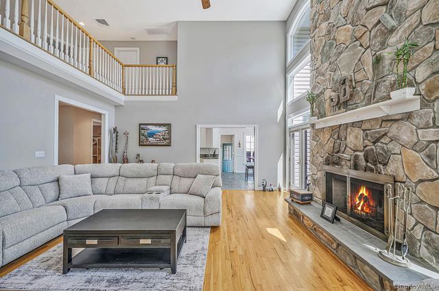 4 Holly Lane, Nissequogue, NY 11780