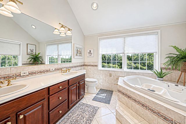 4 Holly Lane, Nissequogue, NY 11780