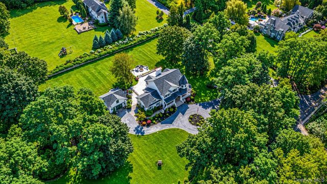 4 Holly Lane, Nissequogue, NY 11780