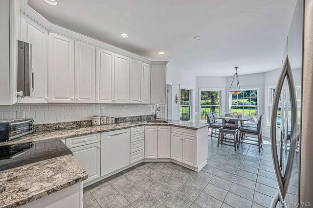 4 Holly Lane, Nissequogue, NY 11780