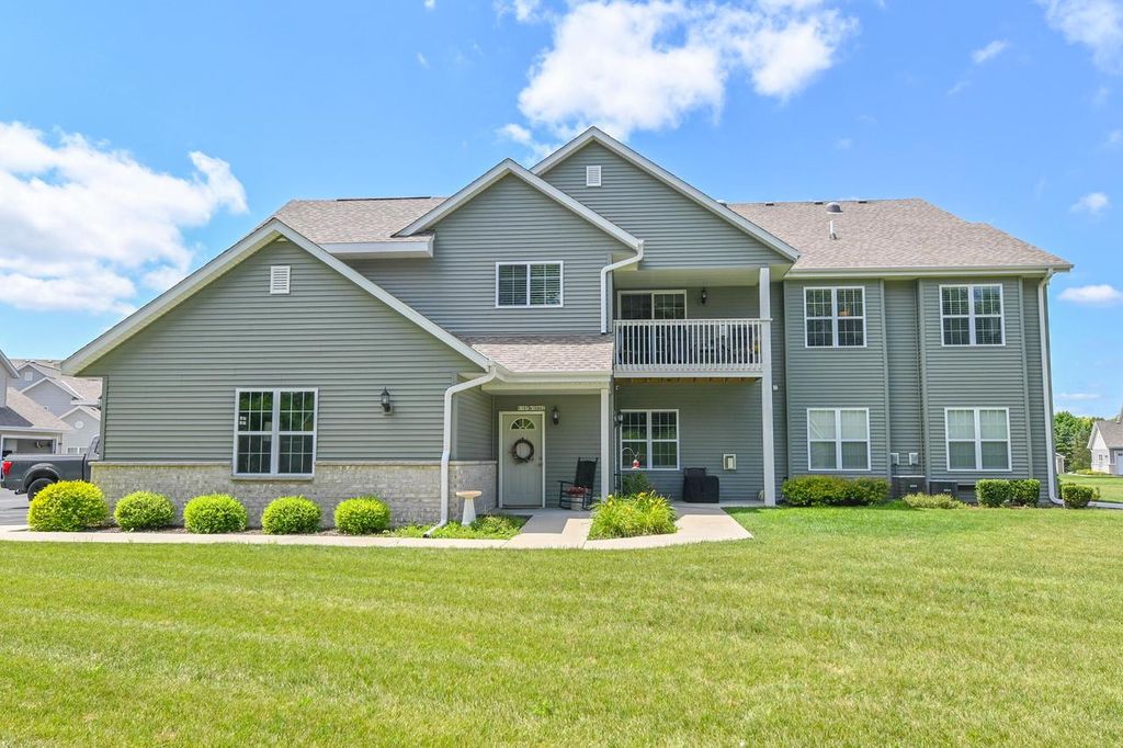 W197N16942 Stonewall DRIVE, Jackson, WI 53037