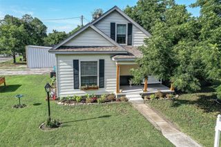 502 E Collom Street, Decatur, TX 76234