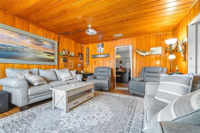 628 E LAUREL AVENUE, Eagle Lake, FL 33839