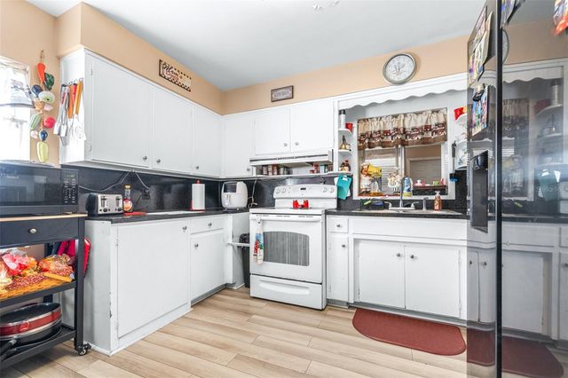 628 E LAUREL AVENUE, Eagle Lake, FL 33839