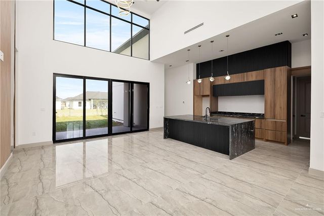 1402 Tierra Encantada, Weslaco, TX 78596