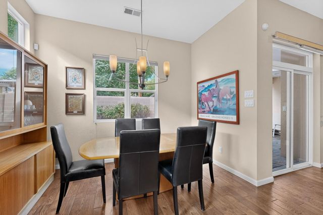 636 Rio Azul Lane NW, Albuquerque, NM 87104