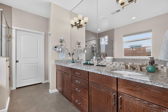 636 Rio Azul Lane NW, Albuquerque, NM 87104