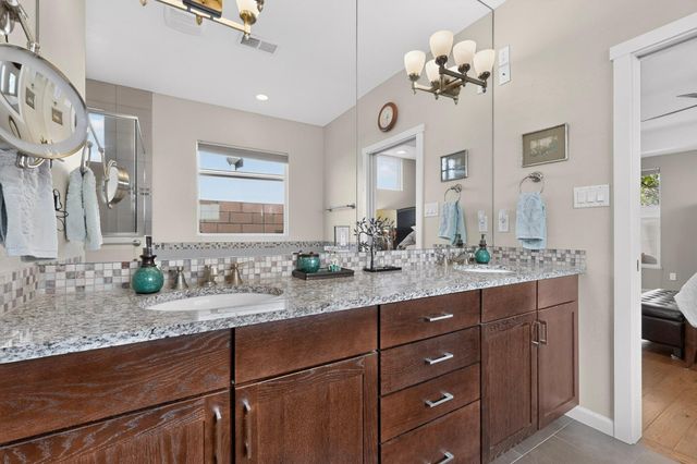636 Rio Azul Lane NW, Albuquerque, NM 87104