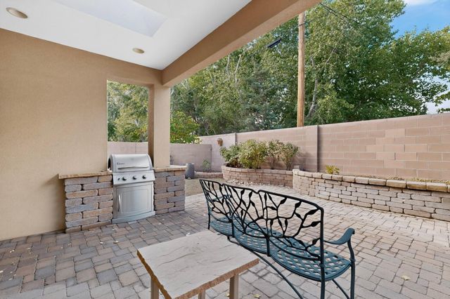 636 Rio Azul Lane NW, Albuquerque, NM 87104