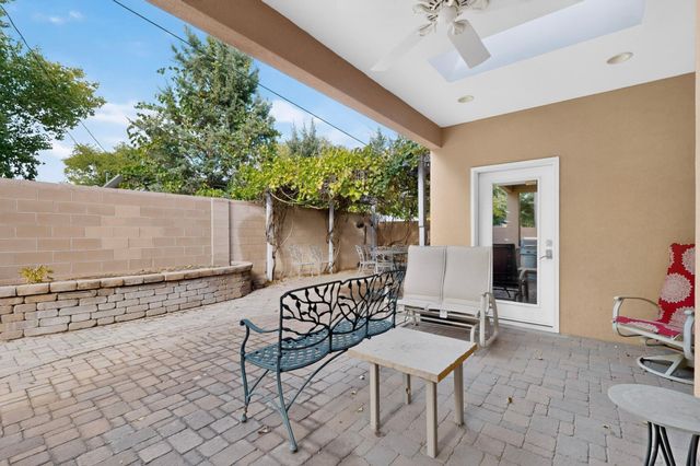 636 Rio Azul Lane NW, Albuquerque, NM 87104