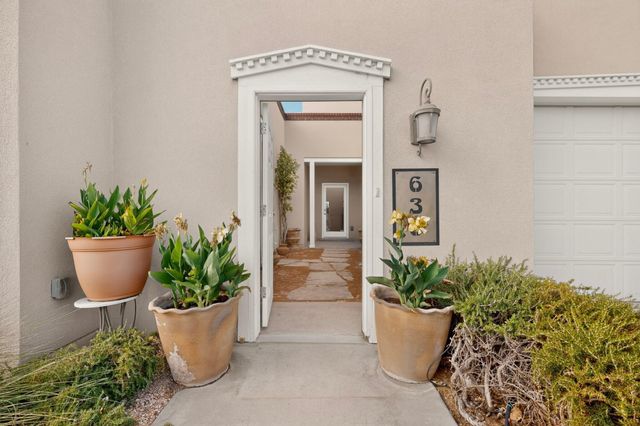 636 Rio Azul Lane NW, Albuquerque, NM 87104