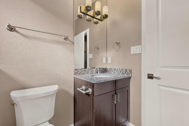 636 Rio Azul Lane NW, Albuquerque, NM 87104